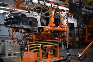 Dây chuyền Kl994 nhà cái bóng đá world cup xe ôtô điện tại nhà máy của hãng General Motors ở Detroit, Michigan, Mỹ. (Ảnh: AFP/TTXVN)