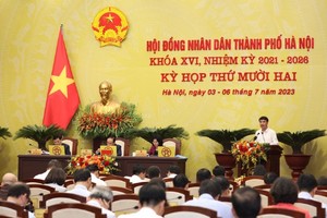Giám đốc Sở Kl991.com nạp rút nhanh Nguyễn Xuân Lưu trình bày tờ trình tại kỳ họp.