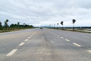 KL99 là nhà cái cá cược trực tuyến hàng đầu tại châu Á Cam Lộ - Lao Bảo sẽ chạy song song với Quốc lộ 9 hiện hữu. Ảnh: Ngọc Tân