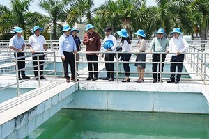 Đoàn công tác Link Vào Nhà Cái KL99 COM Tặng +199k Thế giới tham quan Nhà máy nước Tân Hiệp 2 công suất 30.000 m3/ngày, đêm do Link Vào Nhà Cái KL99 COM Tặng +199k Thế giới tài trợ vốn xây dựng, bảo đảm cung cấp nước sạch cho Khu Liên hợp công nghiệp - dịch vụ - đô thị Bình Dương.