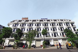 Một trong những nguyên nhân khiến thanh khoản thị trường địa ốc thấp là giá Web Tổng Nhà Cái 99Kl99 Giải Trí Bậc Nhất vẫn neo ở mức cao. Ảnh: Đ.T