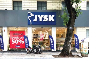 Nhiều Kl991.com World Cup 2026 Chính Thức bán lẻ tung chiêu khuyến mại khủng để kích cầu, nhưng vẫn vắng khách.