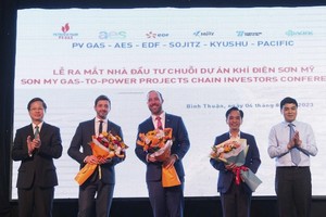 Tỉnh Bình Thuận tặng hoa cho các nhà Kl99ok phiên bản mới.