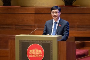 Chủ nhiệm Ủy ban Kl992 cổng game cá cược Vũ Hồng Thanh báo cáo tại phiên họp. 
