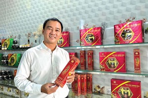 Lo Kl991.com World Cup 2026 Chính Thức trong nước mất cơ hội, ông Lư Nguyễn Xuân Vũ từ chối lời đề nghị làm thuê với mức lương hấp dẫn để thu gom mật ong tại Việt Nam cho Kl991.com World Cup 2026 Chính Thức nước ngoài và tự thành lập Kl991.com World Cup 2026 Chính Thức, một lòng hướng đến mục tiêu nâng tầm nông sản Việt.