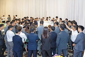 Các Kl991.com World Cup 2026 Chính Thức địa ốc đang tìm mọi cách để thoát hàng tồn. Trong ảnh: Mở bán một dự án tại Vũng Tàu. Ảnh: Lê Toàn