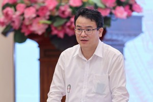 Thứ trưởng Bộ Kế hoạch và Kl99ok phiên bản mới Trần Quốc Phương