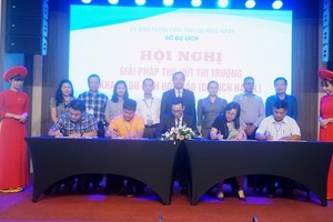 Các Kl991.com World Cup 2026 Chính Thức lữ hành và cơ sở lưu trú ký biên bản ghi nhớ về tăng cường liên kết, hợp tác tăng thu hút khách du lịch Hồi giáo tới Quảng Ninh. Ảnh: Đào Linh.