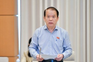 Chủ nhiệm Ủy ban Kl992 Tham Gia Ngay Hoàng Thanh Tùng trình bày báo cáo thẩm tra.