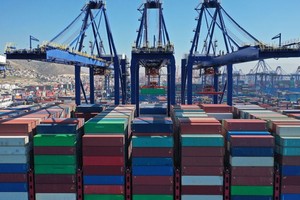 WTO giảm dự báo tăng trưởng thương mại toàn cầu 2023 xuống còn 0,8%.