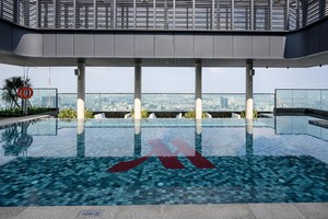 Không gian như resort tại tòa Lake dự án Grand Marina, Saigon, với Hồ bơi ngoài trời 143m2 cùng Sun Lounge tắm nắng chuẩn Marriott. 