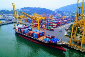 Bến cảng Tiên Sa - Đà Nẵng.