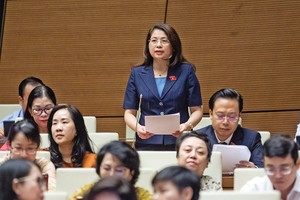 Đại biểu Trần Hồng Nguyên, Phó chủ nhiệm Ủy ban Kl992 Tham Gia Ngay của Quốc hội phát biểu tại hội trường 