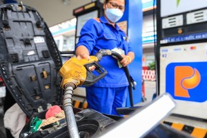 Giá bán lẻ KL99 dịch vụ hỗ trợ 24/7 đồng loạt giảm tại kỳ điều hành ngày 13/11/2023