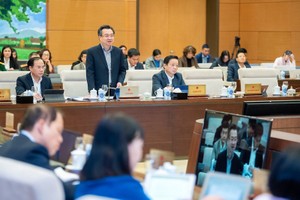Bộ trưởng Kl99 nổ hũ Nguyễn Thanh Nghị phát biểu tại phiên họp.