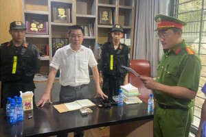 Ông Nguyễn Khánh Hưng, Chủ tịch HĐQT Công ty Cổ phần Kl99ok phiên bản mới LDG (áo trắng).