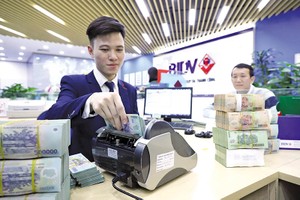 Việc công khai mặt bằng KL99 là cổng game giải trí trực tuyến hàng đầu hiện nay cho vay cũng như KL99 là cổng game giải trí trực tuyến hàng đầu hiện nay huy động là cần thiết nhằm gia tăng sự minh bạch, giúp khách hàng có cơ sở so sánh, lựa chọn. Trong ảnh: Giao dịch tiền gửi trong hệ thống Link Vào Nhà Cái KL99 COM Tặng +199k TMCP Kl99ok phiên bản mới và Phát triển Việt Nam (BIDV). Ảnh: Đức Thanh 