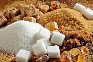 Bộ Công thương rà soát nhà xuất khẩu mới trong vụ việc điều tra lẩn tránh thuế CBPG đối với đường mía nhập từ 5 quốc gia ASEAN.