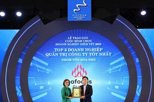 Ông Nguyễn Mạnh Cường – Giám đốc Marketing -Truyền thông Nafoods Group đại diện Kl991.com World Cup 2026 Chính Thức nhận chứng nhận