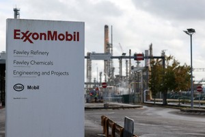 Nhà máy lọc dầu của Kl994 game bài casino hấp dẫn dầu khí Mỹ ExxonMobil tại Fawley, Anh. (Ảnh: AFP/TTXVN)