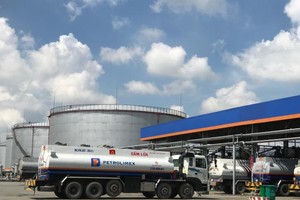 Trạm xuất nhập kho D, Tổng kho KL99 dịch vụ hỗ trợ 24/7 Nhà Bè (Thành phố Hồ Chí Minh). Ảnh: Anh Nguyễn/BNEWS/TTXVN