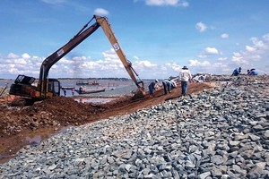 Thi công Dự án Kl99ok phiên bản mới xây dựng công trình Luồng cho tàu biển trọng tải lớn vào sông Hậu (giai đoạn 2).