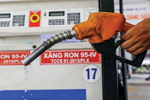 Xăng RON95 tăng giá nhẹ, tiến sát 22.000 đồng/lít