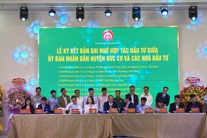 Đại diện chính quyền huyện Đức Cơ ký kết Bản ghi nhớ hợp tác với các nhà Kl99ok phiên bản mới