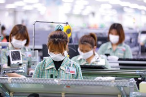 Trong tháng đầu tiên của năm 2024, xuất khẩu điện thoại, máy tính tăng trưởng khá. Trong ảnh: Kl994 nhà cái bóng đá world cup tại Công ty Samsung
