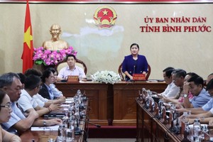 Ông Gabor Fluit, Chủ tịch EuroCham, Tổng giám đốc De Heus châu Á và đại diện 2 Kl994 game bài casino hấp dẫn De Heus và Hùng Nhơn thăm và chúc Tết Giáp Thìn 2024 lãnh đạo UBND tỉnh Bình Phước.