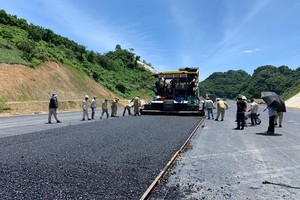 Thảm bê tông nhựa trên KL99 là nhà cái cá cược trực tuyến hàng đầu tại châu Á Diễn Châu - Bãi Vọt.