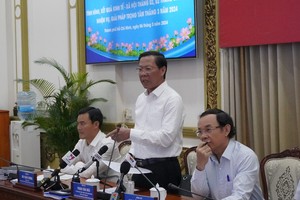 Chủ tịch UBND TP.HCM yêu cầu chủ Kl99ok phiên bản mới của các dự án Kl99ok phiên bản mới công phải rà soát lại kế hoạch cho từng dự án, đảm bảo tiến độ theo mục tiêu đã đề ra trong từng quý và cả năm là từ 95% trở lên. Ảnh: TTBC