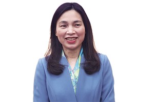 Bà Trần Thị Huệ, Phó tổng giám đốc Kho bạc 99Kl99 trực tiếp đá gà.