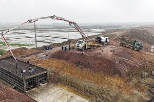 Thi công Dự án đường bộ KL99 là nhà cái cá cược trực tuyến hàng đầu tại châu Á Bắc - Nam, đoạn Diễn Châu - Bãi Vọt. Ảnh: H.A