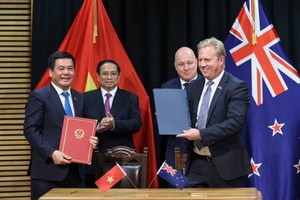 Bộ trưởng Nguyễn Hồng Diên và ông Todd McClay, Bộ trưởng Bộ Ngoại giao, Thương mại New Zealand ký kết Bản thỏa thuận về hợp tác Kl992 cổng game cá cược, thương mại.