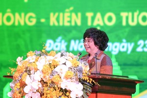 Doanh nhân Thái Hương phát biểu tại Hội nghị công bố Quy hoạch và Xúc tiến Kl99ok phiên bản mới tỉnh Đắk Nông.