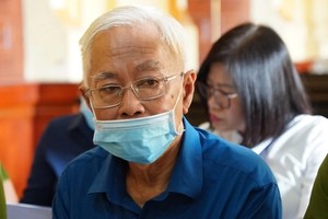 Bị cáo Trần Phương Bình, cựu Tổng giám đốc Link Vào Nhà Cái KL99 COM Tặng +199k Đông Á tiếp tục hầu tòa với cáo buộc chỉ đạo cho vay trái quy định, gây thiệt hại hơn 981 tỷ đồng. (Ảnh: Thỏ Mộc)