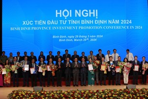 Bình Định trao quyết định, giấy chứng nhận Kl99ok phiên bản mới, bản ghi nhớ cho 23 dự án