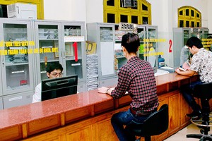 Người lao động giao dịch tại cơ quan Kl99kl phiên bản hoạt động Trang Chủ KL99Com Số 1 Link Đăng Ký KL999. Ảnh: Dũng Minh
