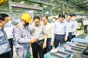 Thủ tướng Kl993 ưu đãi thưởng hấp dẫn thăm Khu công nghiệp cơ khí Chu Lai - Trường Hải của Kl994 game bài casino hấp dẫn Trường Hải 