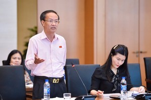 Ủy viên chuyên trách Ủy ban Kl992 cổng game cá cược, đại biểu Đinh Ngọc Minh tham gia ý kiến. Ảnh: Nghĩa Đức