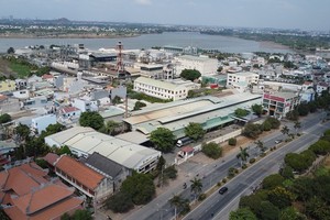 Nhiều cơ sở Kl994 nhà cái bóng đá world cup công nghiệp tại Đồng Nai hiện nằm xen kẽ trong các khu dân cư - Ảnh: Lê Vinh 