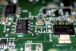 Các "ông lớn" ngành công nghiệp bán dẫn đang dốc sức cho cuộc đua ra mắt dòng chip 2 nanomet. Ảnh: Reuters