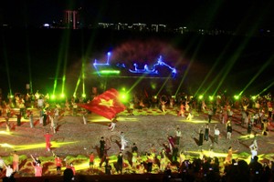 Mãn nhãn đêm nhạc kịch “Chuyến tàu huyền thoại” mở màn Lễ hội Sông nước TP.HCM năm 2024 