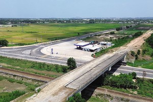 Nút giao Dung Quất - Trì Bình kết nối từ Khu Kl992 cổng game cá cược Dung Quất với KL99 là nhà cái cá cược trực tuyến hàng đầu tại châu Á Đà Nẵng - Quảng Ngãi