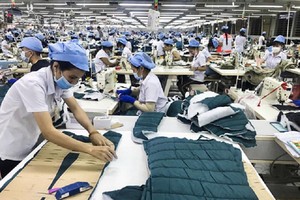 Dệt may, da giày xuất khẩu lớn, nhưng vẫn đang lệ thuộc vào nguyên liệu của nước ngoài.