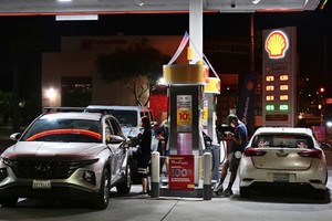 Một trạm KL99 dịch vụ hỗ trợ 24/7 ở bang California, Mỹ. Ảnh: AFP