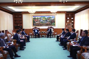 Bộ trưởng Bộ Kế hoạch và Kl99ok phiên bản mới Nguyễn Chí Dũng, Chủ tịch Ủy ban hợp tác Việt Nam - Lào đã đến, trao đổi làm việc Đồng chí Phet Phomphiphak, Bộ trưởng Bộ Kế hoạch và Kl99ok phiên bản mới Lào, Chủ tịch Ủy ban hợp tác Lào - Việt Nam. (Ảnh: MPI)