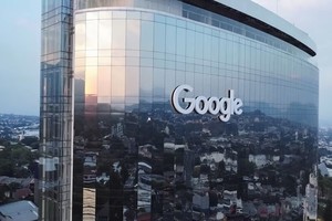 Logo Google gắn trên tòa văn phòng Google tại thủ đô San Salvador, El Salvador. Ảnh: Reuters