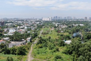 Đoạn 2,7 km Vành đai 2, TP.HCM từ đường Phạm Văn Đồng đến nút giao Gò Dưa bỏ hoang suốt nhiều năm - Ảnh: Lê Minh 